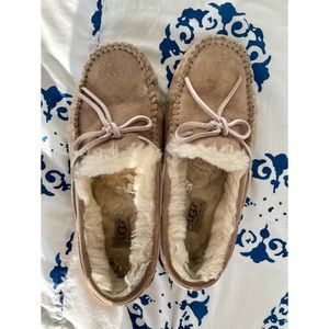 UGG Women’s Dakota Slipper